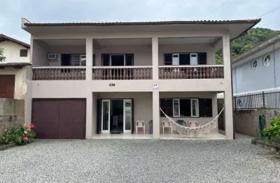 Sobrado no praia da enseada com 5 quartos para venda, 274 m²