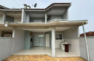 Sobrado beira-mar com piscina e vista permanente no balneário cambiju