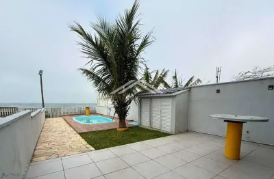 Sobrado beira-mar com piscina e vista permanente no balneário cambiju