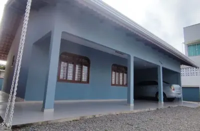 Casa de praia averbada com 3 quartos em itapoá santa catarina