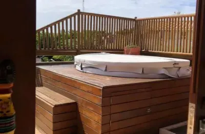 Casa triplex com 5 quartos sendo 4 suítes e cobertura gourmet