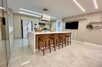 Casa de alto padrão com 03 suítes a venda no centro de são jose dos pinhais