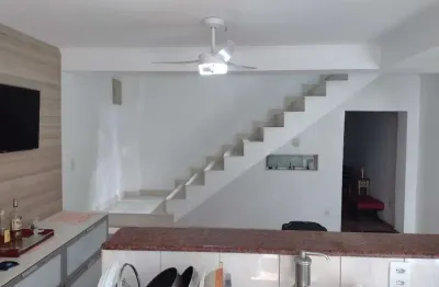 Vila belmiro -  ótimo sobrado com 3 dormitórios, suíte com hidro massagem, armários, sacada em um dos quartos, sala para 2 ambientes, cozinha estilo americano, área de serviço, quintal com churrasquei