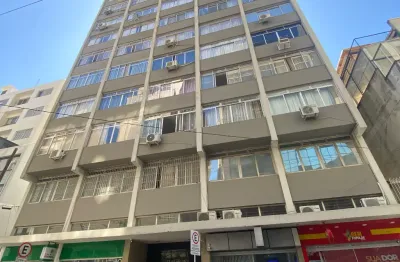 More no  centro de florianópolis onde é um bairro histórico e encantador !