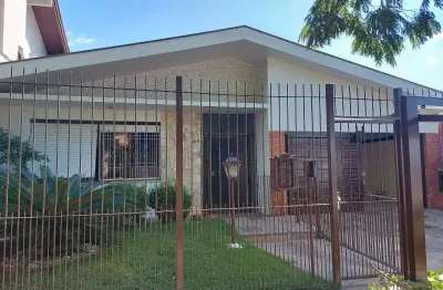 Casa com 4 quartos para alugar no Jardim Planalto, Porto Alegre 