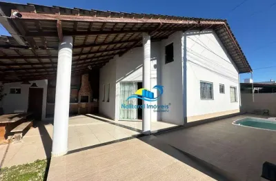 Casa térrea com piscina e 2 quartos semi mobiliada à venda no centro de balneário piçarras