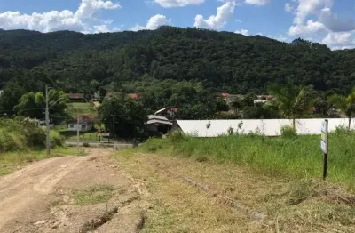 Terreno de esquina à venda, 673 m² por r$ 200.000 - centro - apiúna/sc