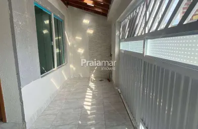 Sobrado com 02 dormitórios sendo 02 suítes + garagem para 02 carros, próximo da praia