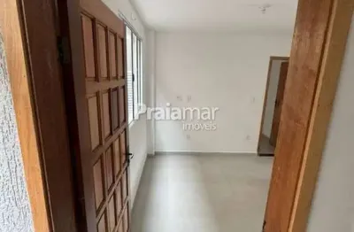 Casa nova sobreposta baixa, com 02 dormitórios/ demais dependencias