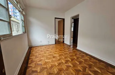Apartamento à venda com 2 dormitórios  no centro de são vicente – localização privilegiada!