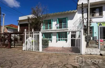 Casa com 5 quartos à venda na rua bernardo pires, 81, santana, porto alegre, 253 m2 por r$ 520.000