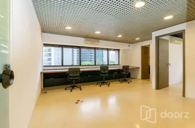 Sala comercial à venda na rua das fiandeiras, 929, vila olímpia, são paulo, 45 m2 por r$ 440.000