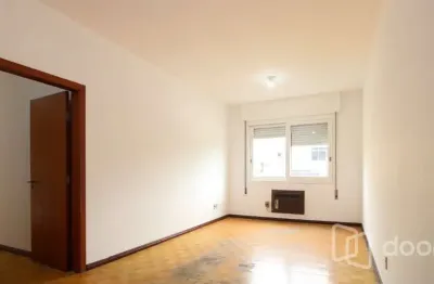 Apartamento com 3 quartos à venda na rua coronel paulino teixeira, 423, rio branco, porto alegre, 135 m2 por r$ 450.000