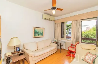 Apartamento com 3 quartos à venda na rua comendador azevedo, 464, floresta, porto alegre, 76 m2 por r$ 299.000
