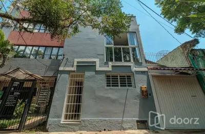 Casa com 3 quartos à venda na rua nunes machado, 195, menino deus, porto alegre, 177 m2 por r$ 890.000