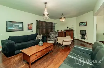 Casa com 4 quartos à venda na rua itapitocaí, 128, cristal, porto alegre, 247 m2 por r$ 798.000