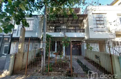 Casa com 5 quartos à venda na rua são manoel, 106, rio branco, porto alegre, 176 m2 por r$ 923.000
