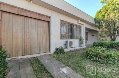 Casa com 3 quartos à venda na rua magalhães calvet, 160, sarandi, porto alegre, 177 m2 por r$ 583.300