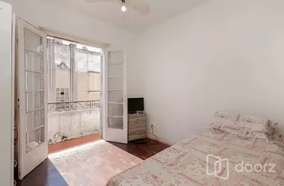Apartamento com 3 quartos à venda na rua leão xiii, 24, cidade baixa, porto alegre, 86 m2 por r$ 235.000