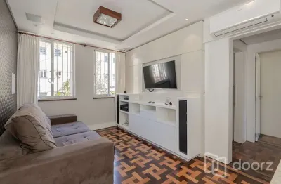 Apartamento com 2 quartos à venda na rua tuparaí, 248, rio branco, porto alegre, 50 m2 por r$ 435.000