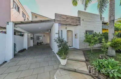 Casa com 4 quartos à venda na rua das caravelas, 783, vila ipiranga, porto alegre, 250 m2 por r$ 899.999