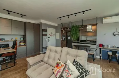 Apartamento com 2 quartos à venda na rua doutor joão inácio, 1208, navegantes, porto alegre, 77 m2 por r$ 499.000
