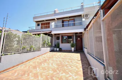 Casa com 3 quartos à venda na rua heitor kramer, 294, guarujá, porto alegre, 152 m2 por r$ 545.000