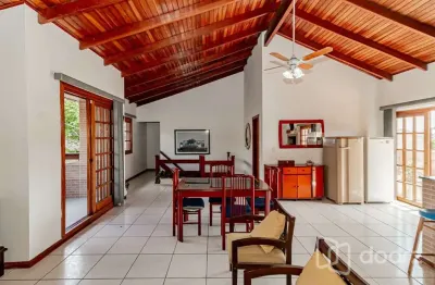 Casa com 4 quartos à venda na acesso francisco silveira mello, 82, jardim itu sabará, porto alegre, 287 m2 por r$ 699.000