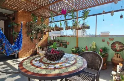 Bela cobertura muito aconchegante e reformada por arquiteto. com vista da cidade,  sol leste e norte, em rua tranquila e arborizada e próximo de todos os recursos do bairro!!!