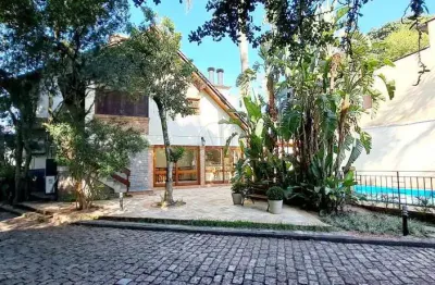Casa em condomínio fechado, ideal para quem têm crianças e também para os amantes dos esportes aquáticos!!
