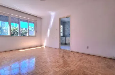 Desocupado. apartamento de 2 dormitórios, sol da manhã, ventilado e iluminado. construção bernaud ao lado do parque marinha do brasil e orla do guaiba!!!