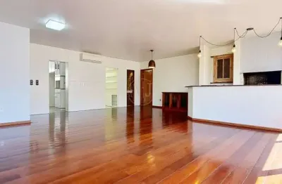 Desocupado!!!  amplo 160m² 3 dormitórios com enorme sacada e sol norte no coração do bairro mont serrat!!!