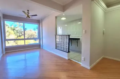 Apartamento desocupado de 1 dormitório, reformado, com linda vista definida para um parque no coração do bairro menino deus!