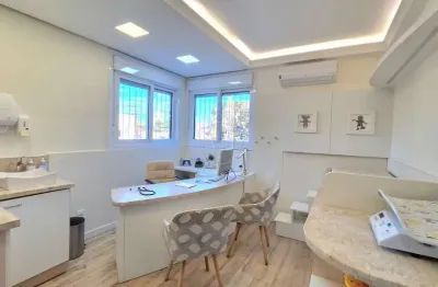 A/j brokers vende: sala comercial (consultório) localizada em renomada clínica de atendimento pediátrico localizada no bairro santa cecília em porto alegre. sala para consultório pediátrico totalmente