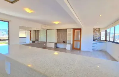 Desocupado|exclusivo!!! impecável apartamento de 3 dormitórios, suíte, 106,28m² privativos, churrasqueira e  com duas vagas de garagem. a poucos metros do parcão e grêmio náutico união em zona plana.