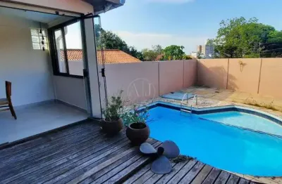 Casa em rua calma com amplo pátio com piscina e espaço gourmet!!!!