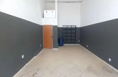 Loja-de-esquina-em-frente-ao-ponto-de-onibus-principal-rua-bairro-ouro-preto-ufmg