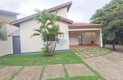 Casa de condomínio com 4 quartos e 3 banheiros para alugar, 180 m²