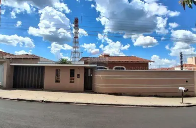Casa com 3 quartos à venda na Salvador D´onofrio, 271, Centro, Guariba