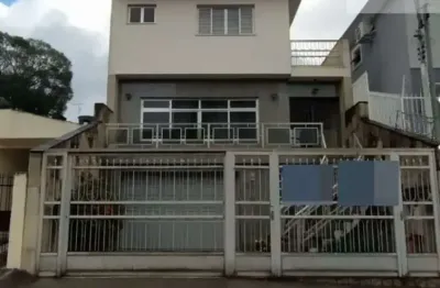 Magnífica casa com 271m² de área construída. todos os cômodos com pé direito alto que proporciona ma