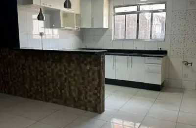Casa com 2 quartos para alugar na Vila Ayrosa, São Paulo 