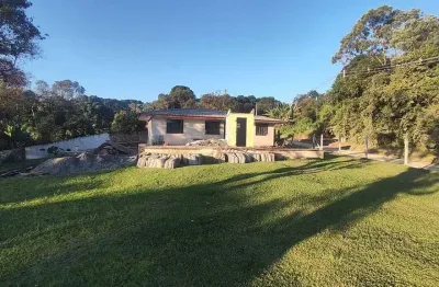 Casa a venda no bairro pessegueiros - em balsa nova/pr