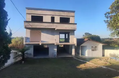 Sobrado a venda no bairro pessegueiros - em balsa nova/pr