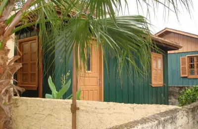 Casa com 2 quartos para alugar na Rua Sete de Setembro, 138, Centro, Santa Maria