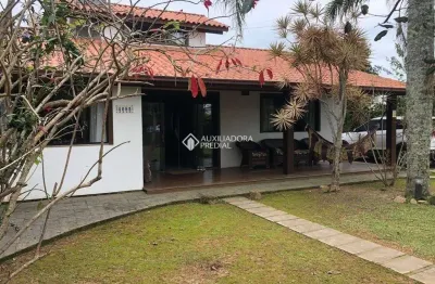 Casa com 2 quartos à venda na palhocinha, 122, areais da palhocinha, garopaba, 135 m2 por r$ 1.700.000