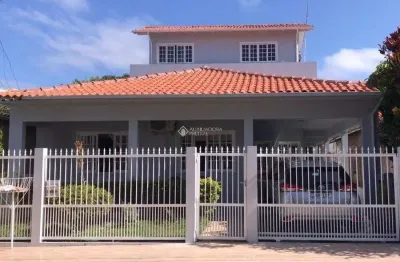 Casa com 4 quartos à venda na ruth da cruz secco, 218, centro, imbituba, 334 m2 por r$ 1.200.000