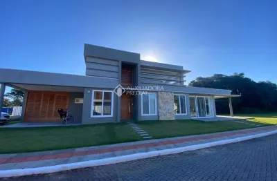 Casa em condomínio fechado com 3 quartos à venda na dos camarões, 588, praia da ferrugem, garopaba, 220 m2 por r$ 3.510.000