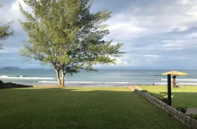 Casa com 2 quartos à venda na dos girassois, 83, morrinhos, garopaba, 70 m2 por r$ 2.000.000