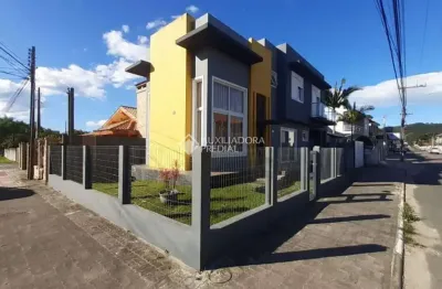 Casa com 2 quartos à venda na rozalina de aguiar lentz, 100, centro, garopaba, 130 m2 por r$ 1.800.000