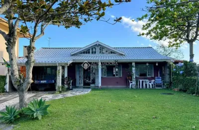 Casa com 4 quartos à venda na giovani luiz piucco, 637, ferraz, garopaba, 182 m2 por r$ 1.800.000